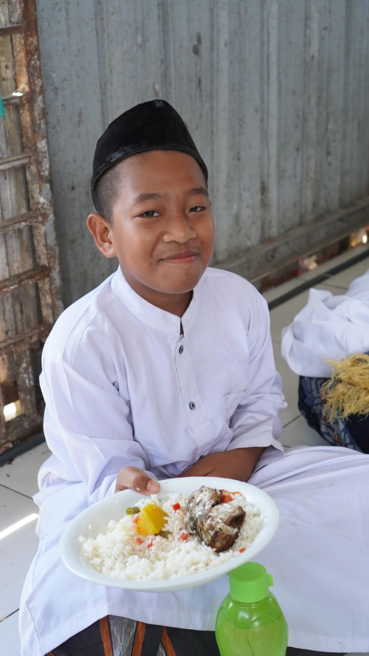 Dokumentasi kegiatan Makan Santri