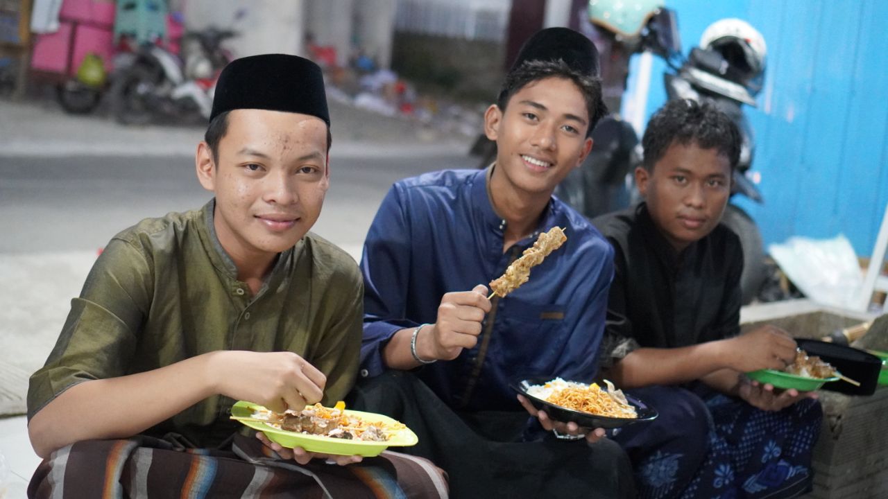 Dokumentasi kegiatan Makan Santri
